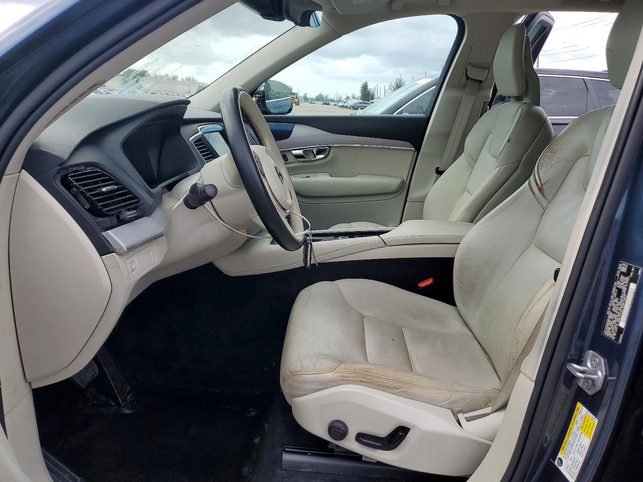 Volvo XC90 T5 Momentum