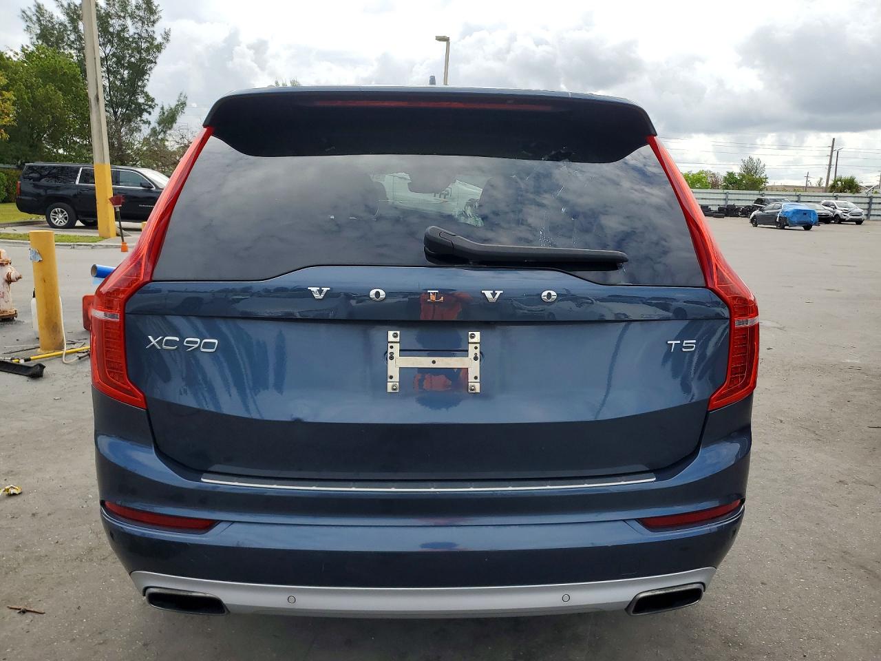 Volvo XC90 T5 Momentum