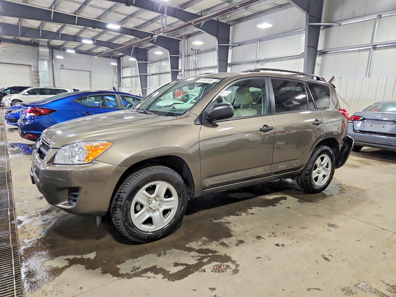 Salvage Toyota RAV4 Image