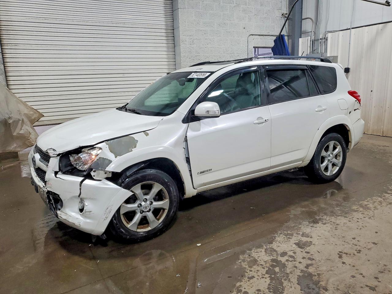 Salvage Toyota RAV4 Image