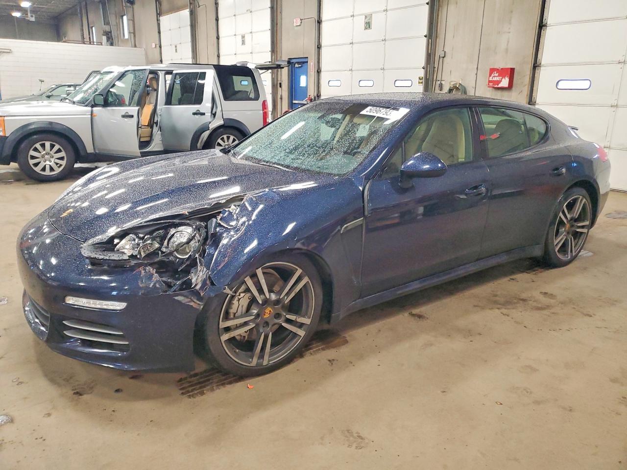 Salvage Porsche Panamera Image
