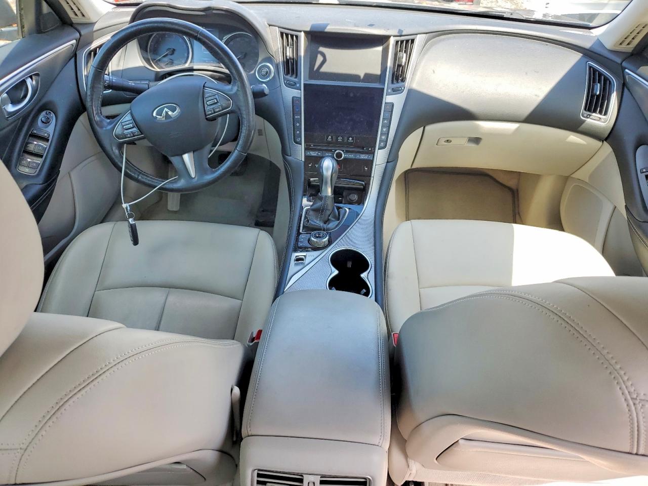 INFINITI Q50 Premium