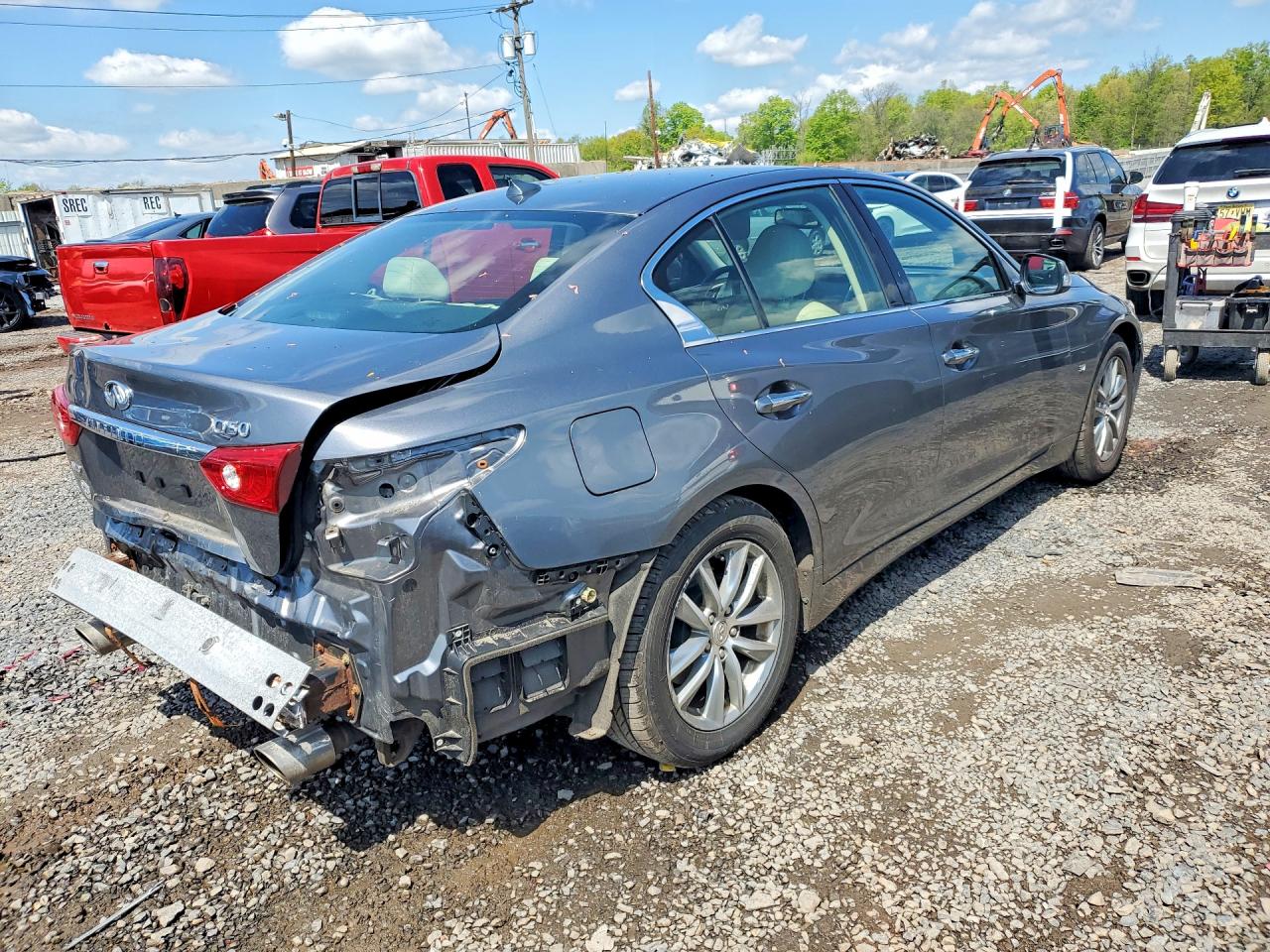 INFINITI Q50 Premium