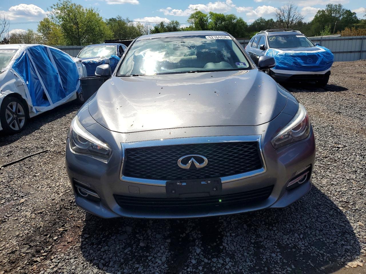 INFINITI Q50 Premium