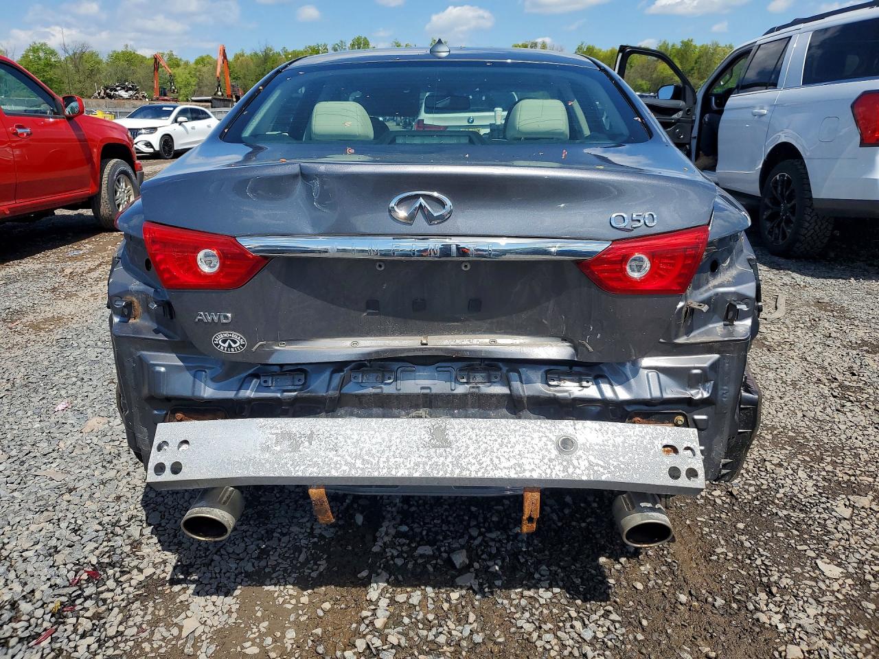 INFINITI Q50 Premium