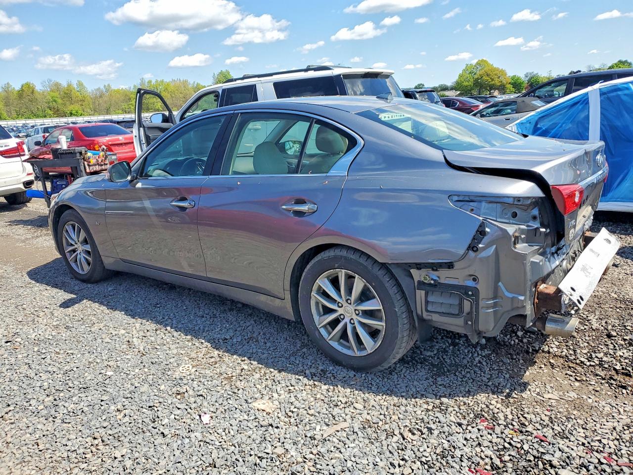INFINITI Q50 Premium