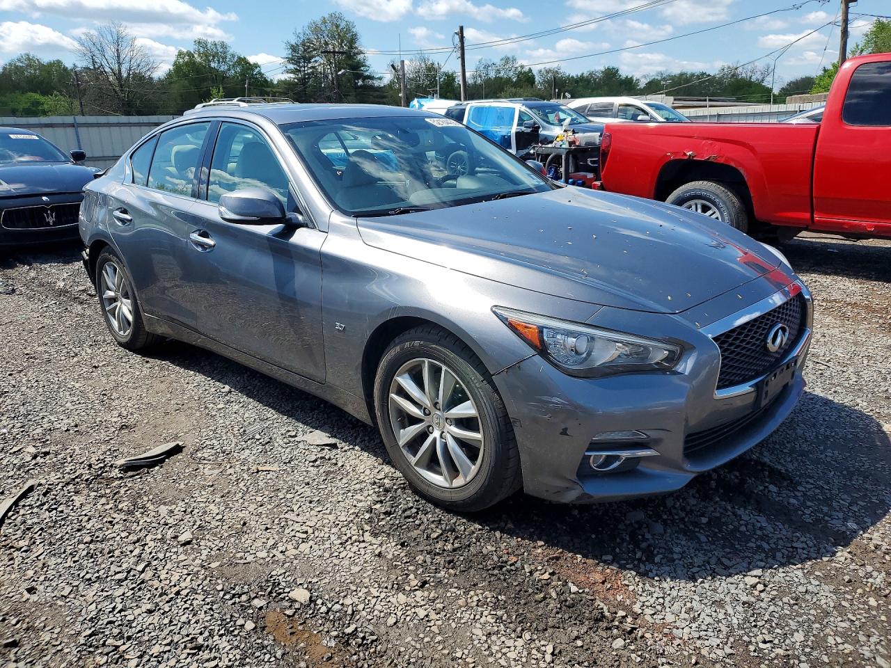 INFINITI Q50 Premium