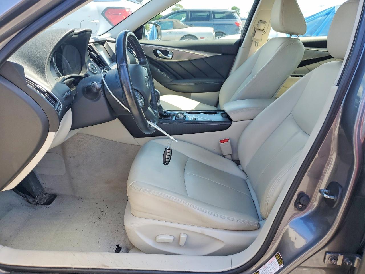 INFINITI Q50 Premium