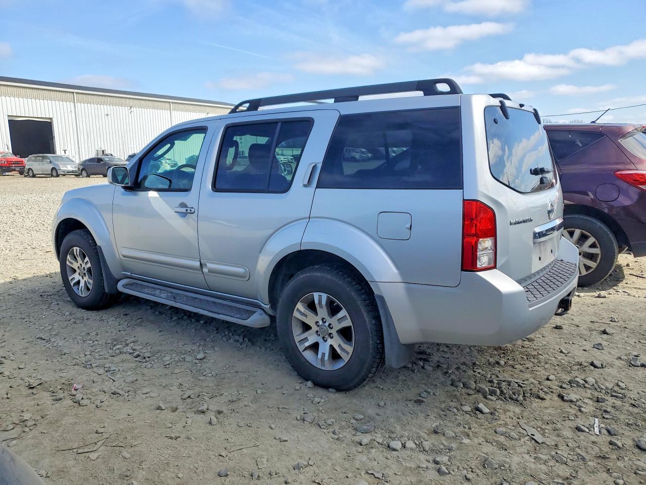Nissan Pathfinder S