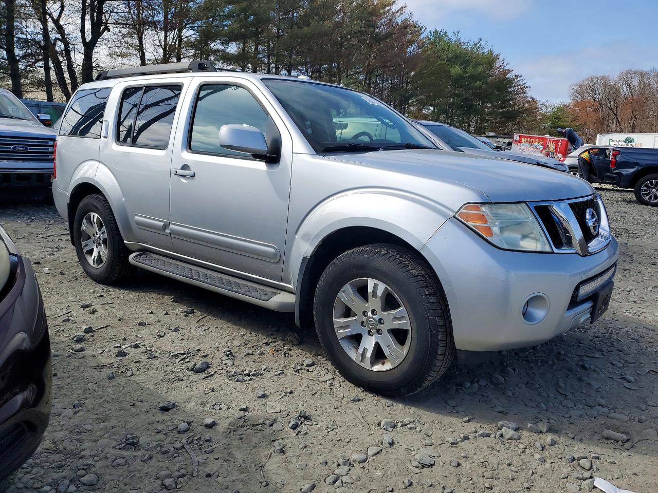 Nissan Pathfinder S