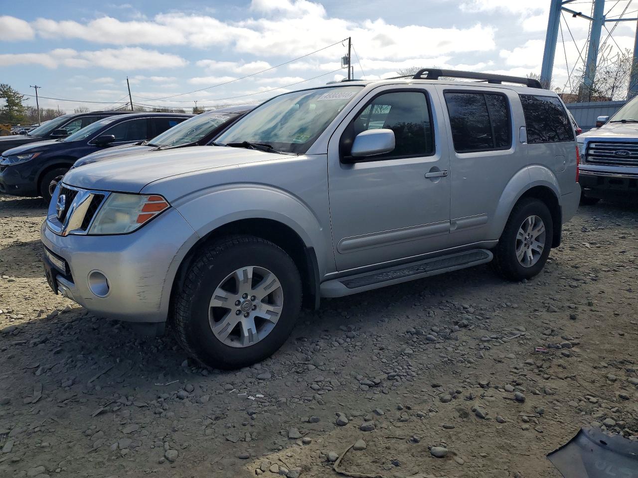 Salvage Nissan Pathfinder Image
