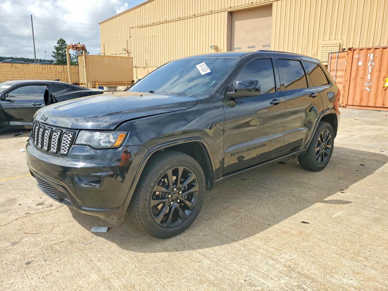 Salvage Jeep Grand Cherokee Image