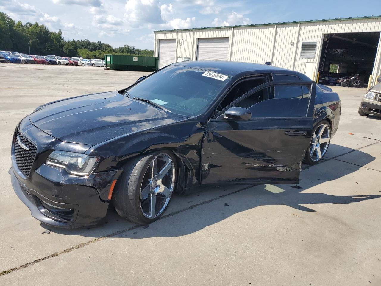 Salvage Chrysler 300 Image