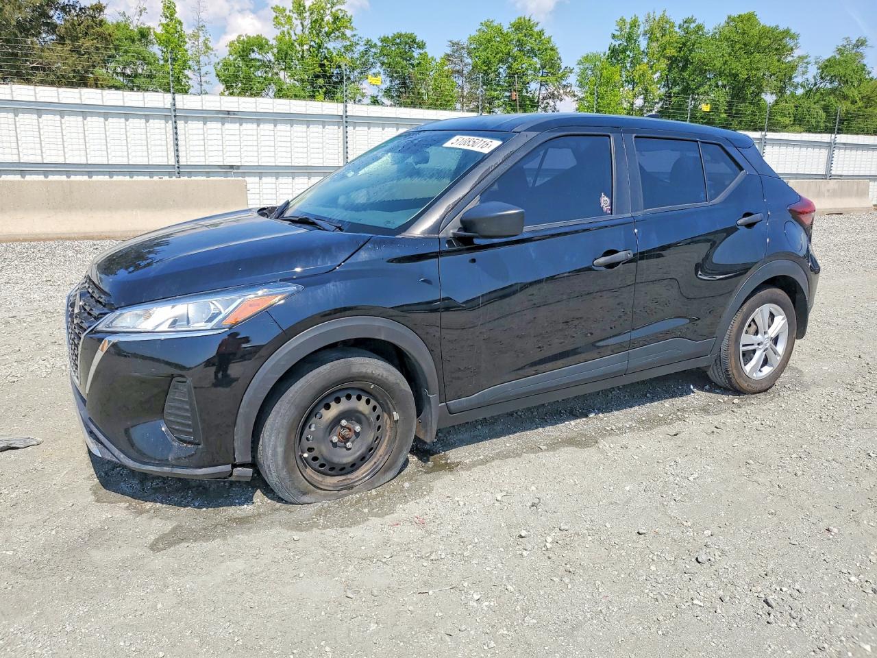 Salvage Nissan Kicks Image