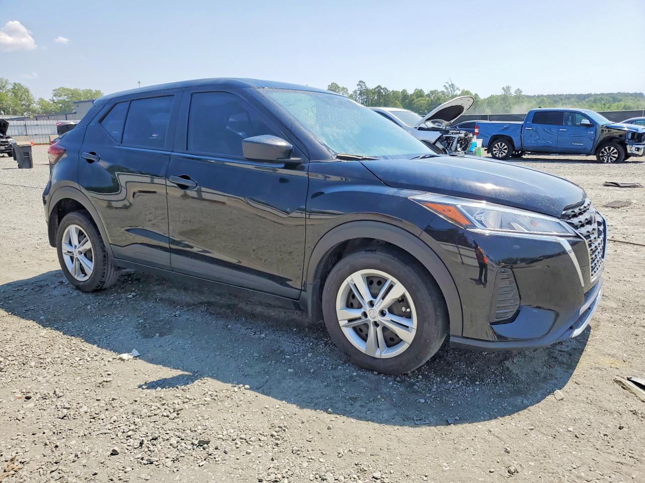 Nissan Kicks S