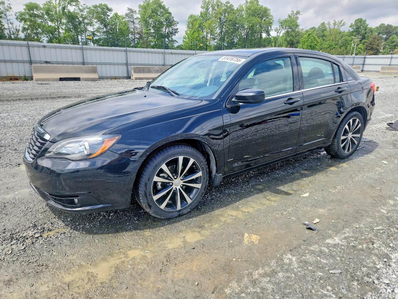 Salvage Chrysler 200 Image