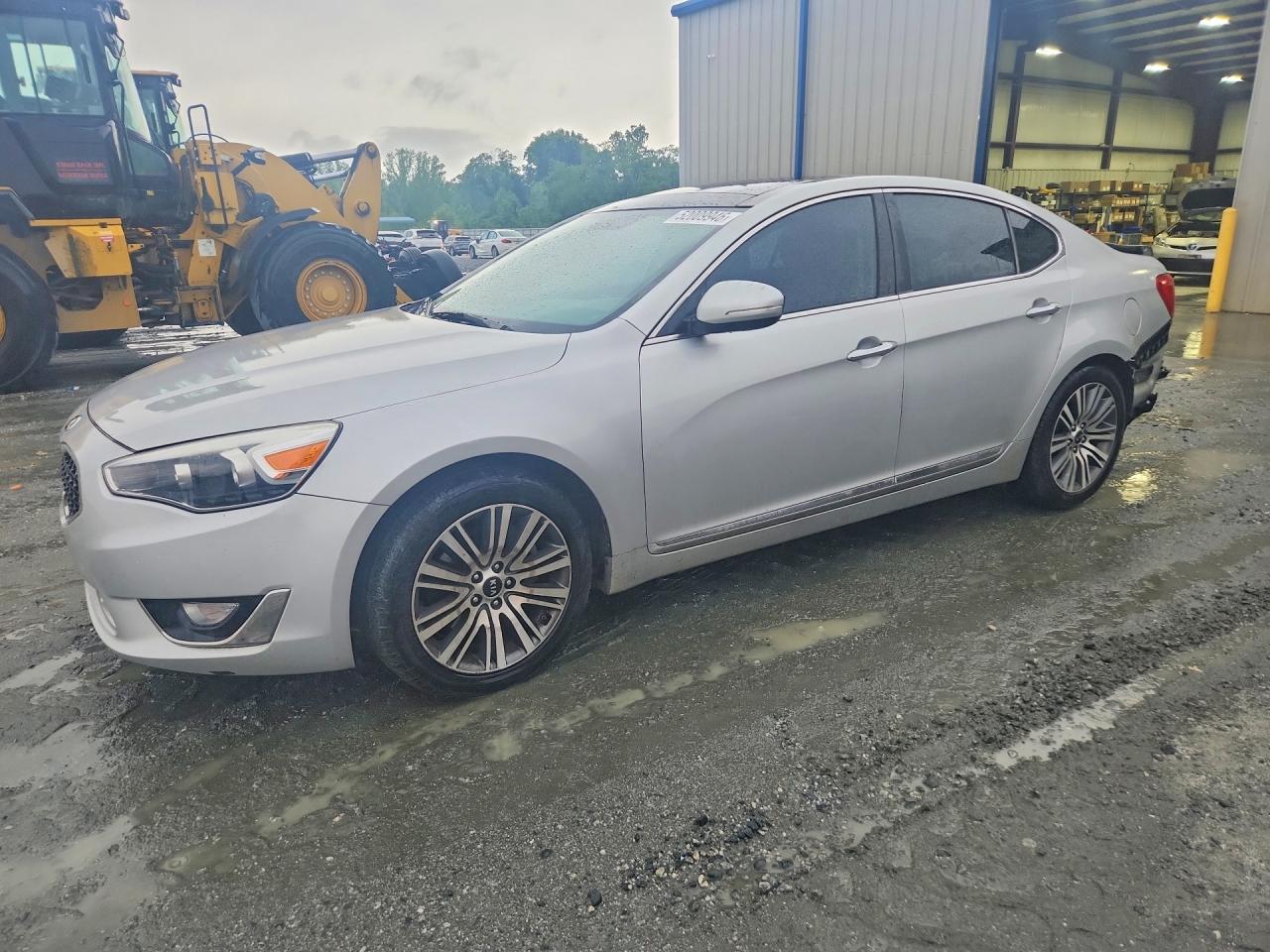 Salvage Kia Cadenza Image