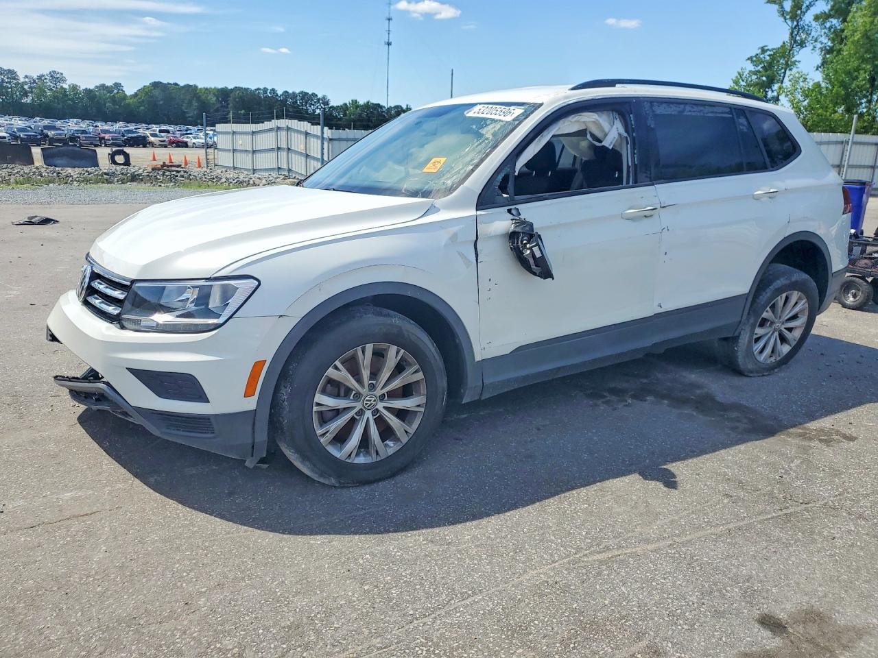 Salvage Volkswagen Tiguan Image