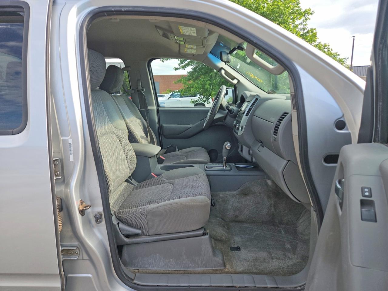 Nissan Frontier S