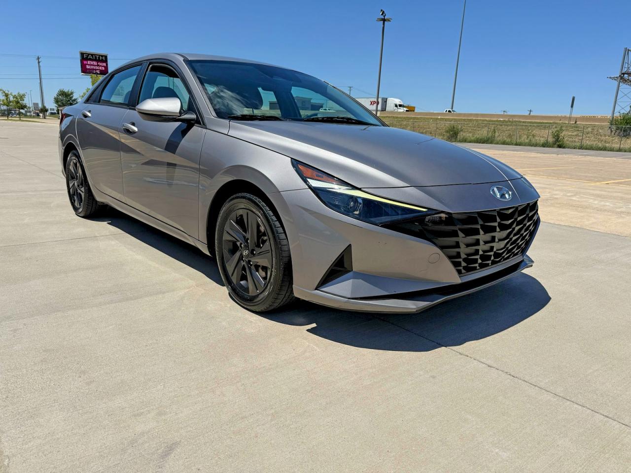 Salvage Hyundai ELANTRA Image