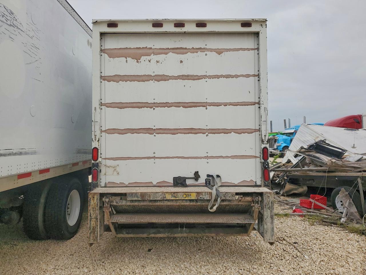 Mitsubishi Medium Duty Box Trucks