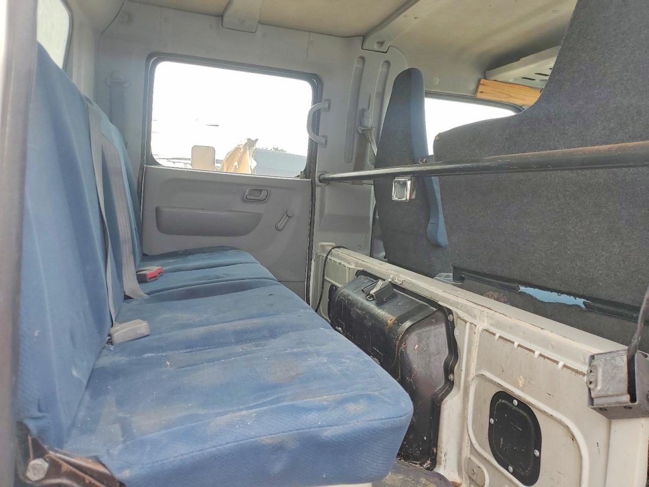 Mitsubishi Medium Duty Box Trucks