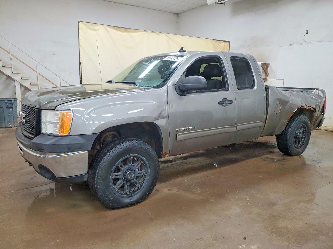 Salvage GMC Sierra Image
