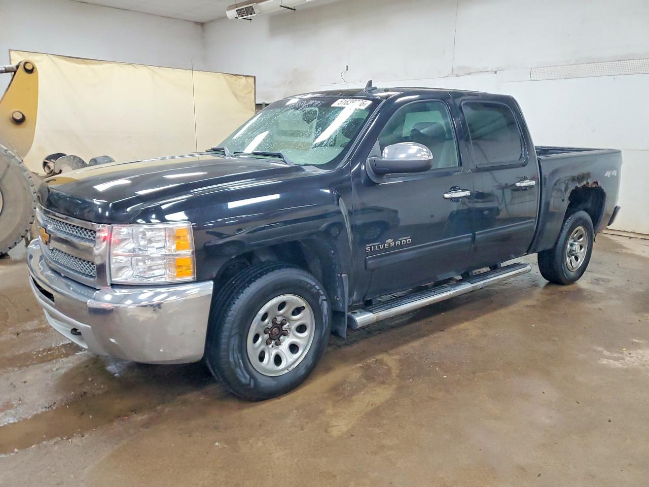 Salvage Chevrolet Silverado Image