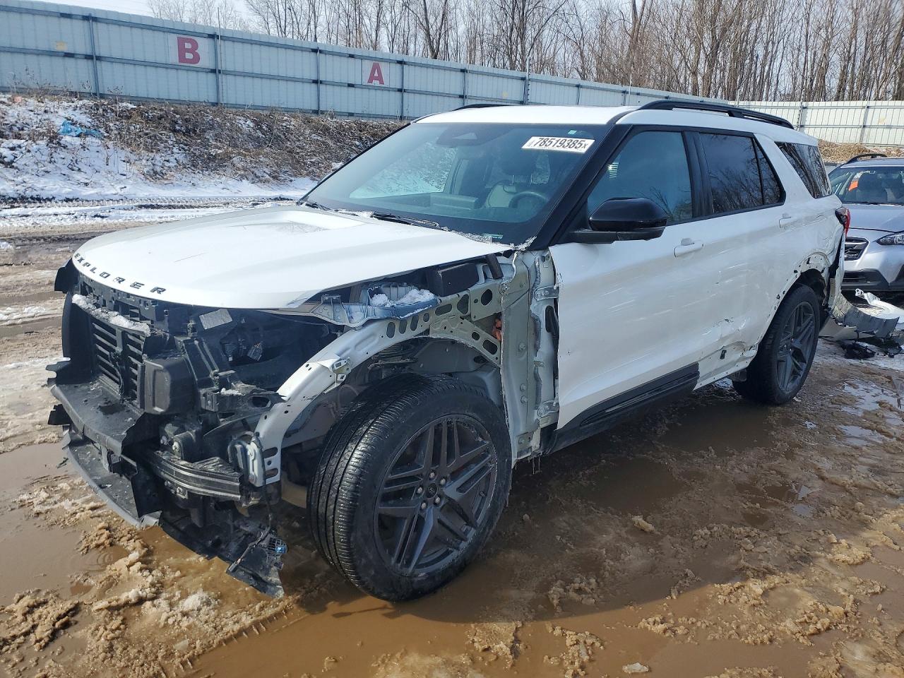 Salvage Ford Explorer Image
