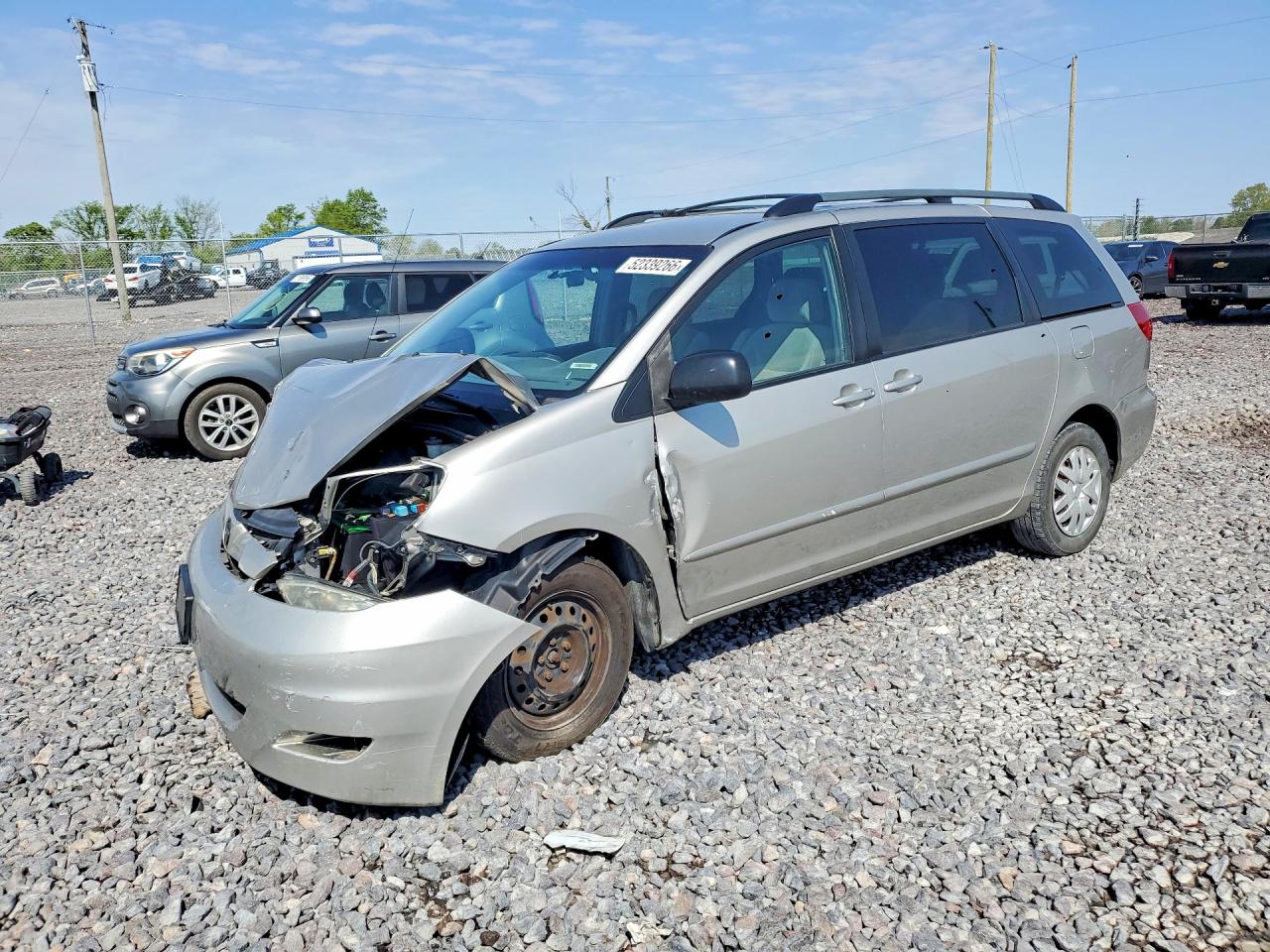 Salvage Toyota Sienna Image