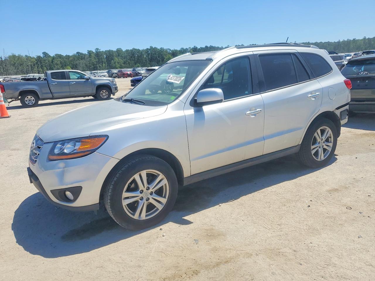 Salvage Hyundai SANTA FE Image