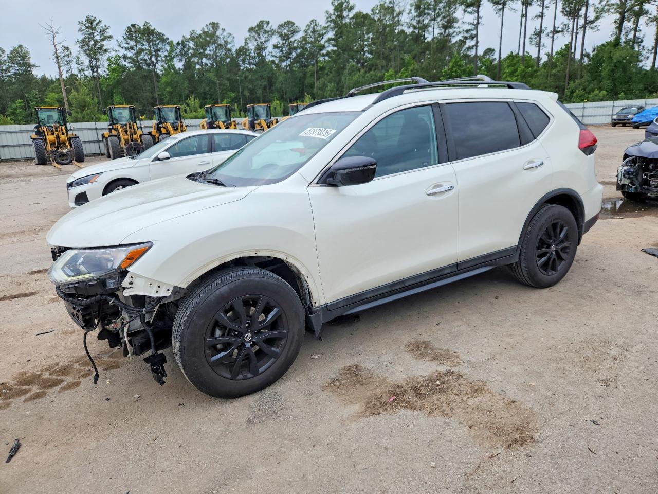 Salvage Nissan Rogue Image