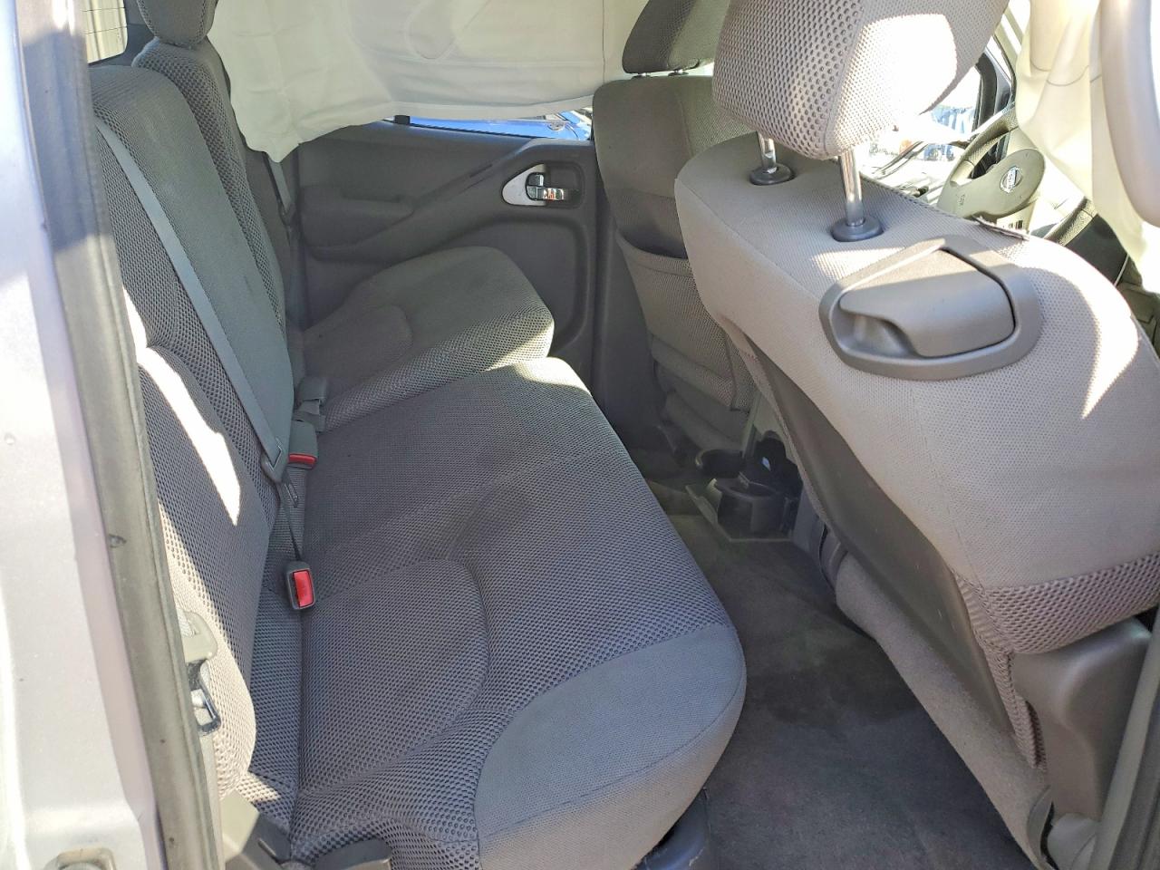 Nissan Frontier S