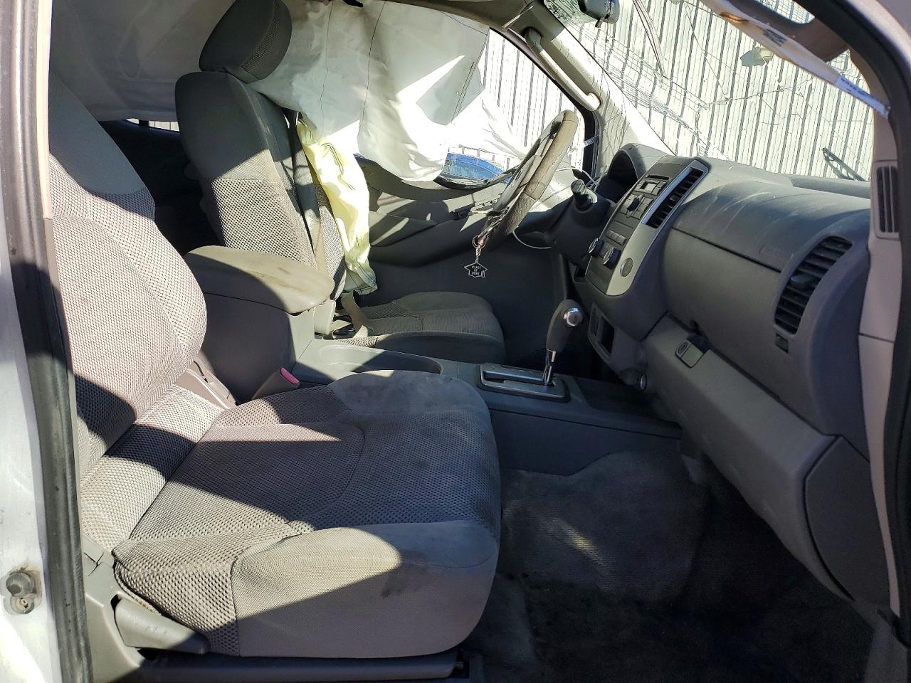Nissan Frontier S