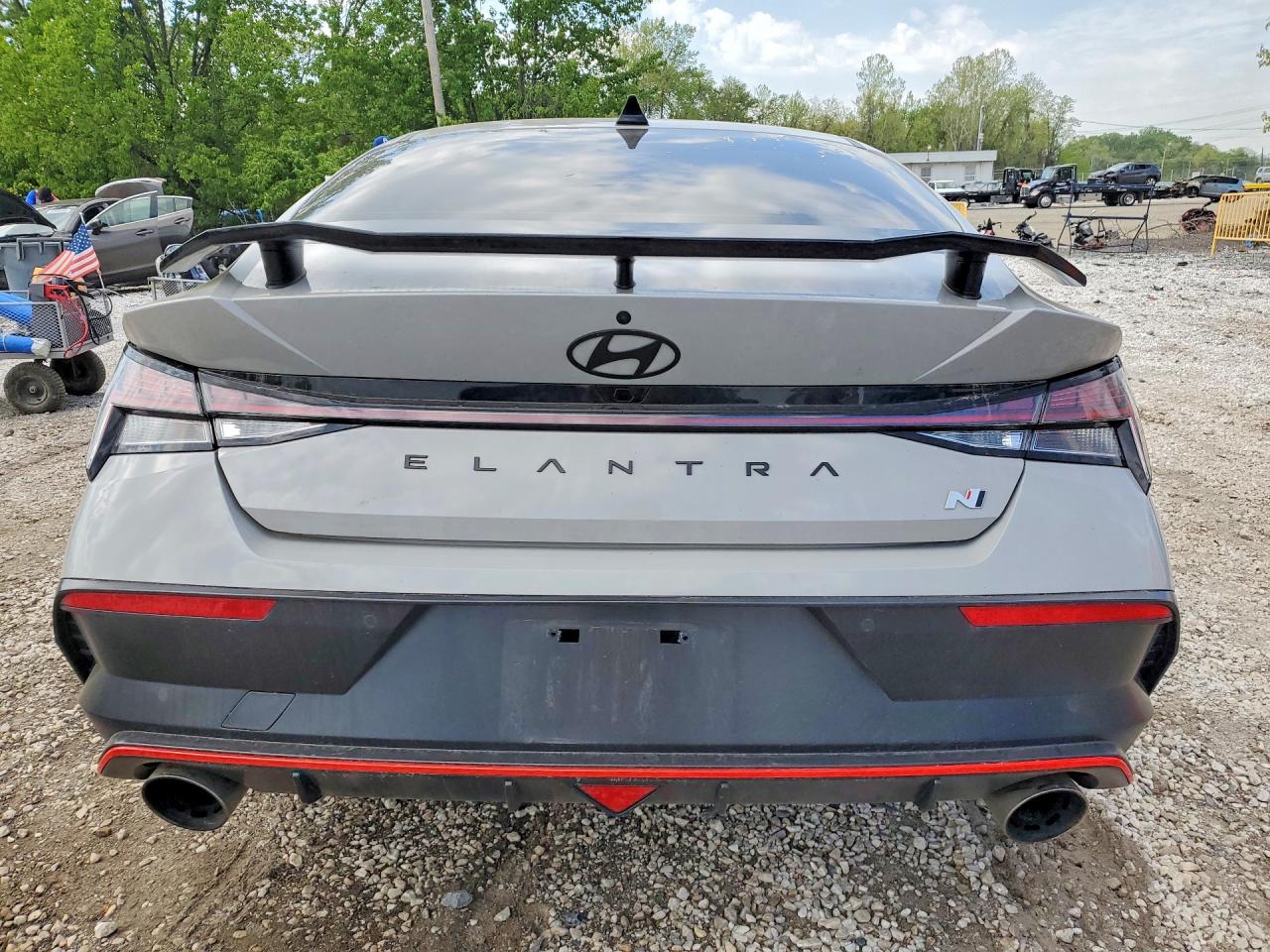 Hyundai ELANTRA Base