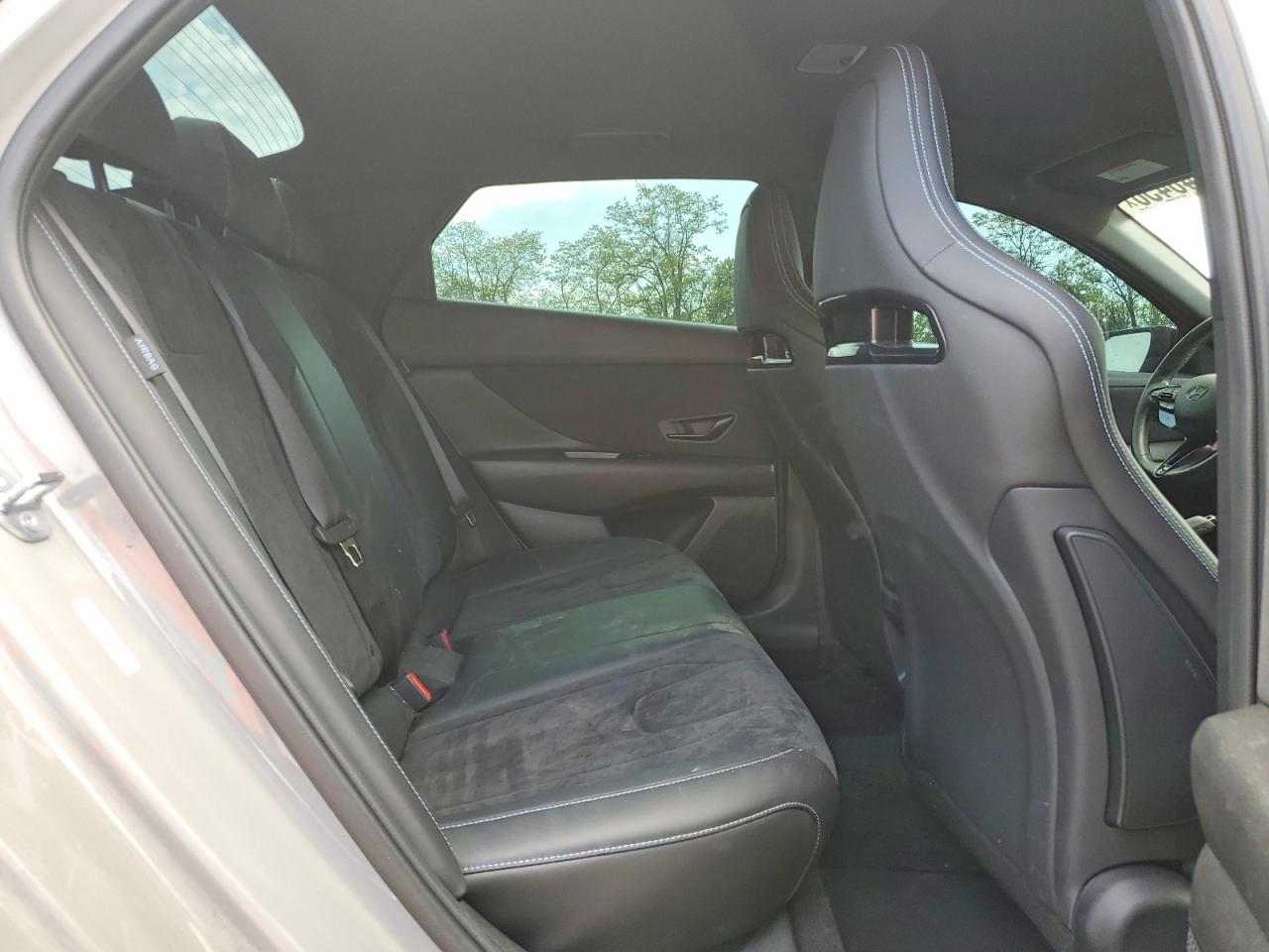 Hyundai ELANTRA Base