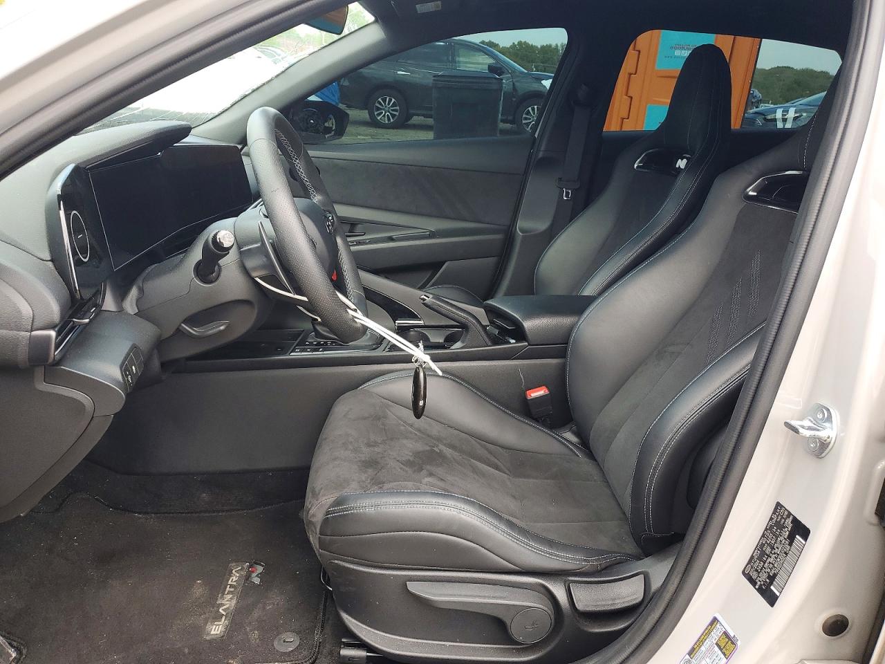Hyundai ELANTRA Base