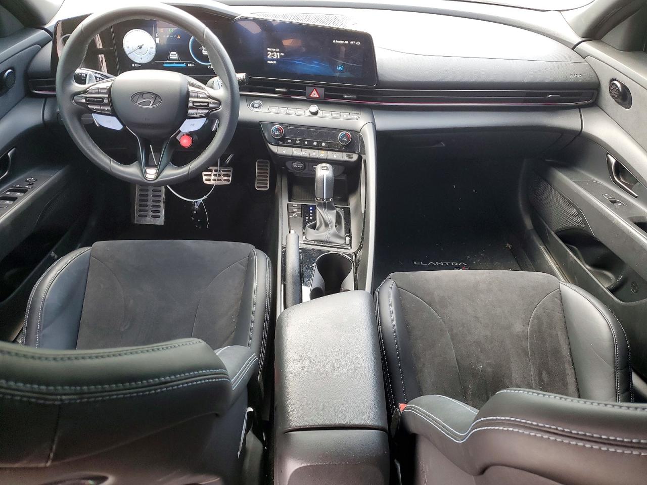 Hyundai ELANTRA Base