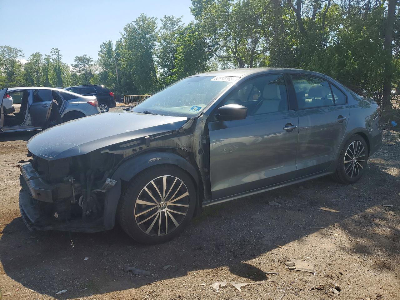 Salvage Volkswagen Jetta Image