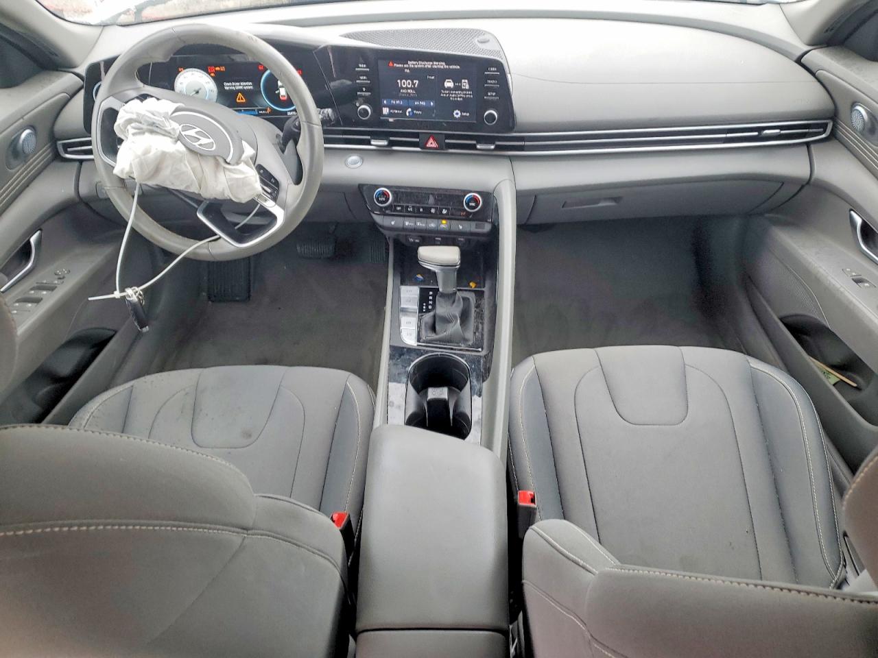 Hyundai ELANTRA Sel