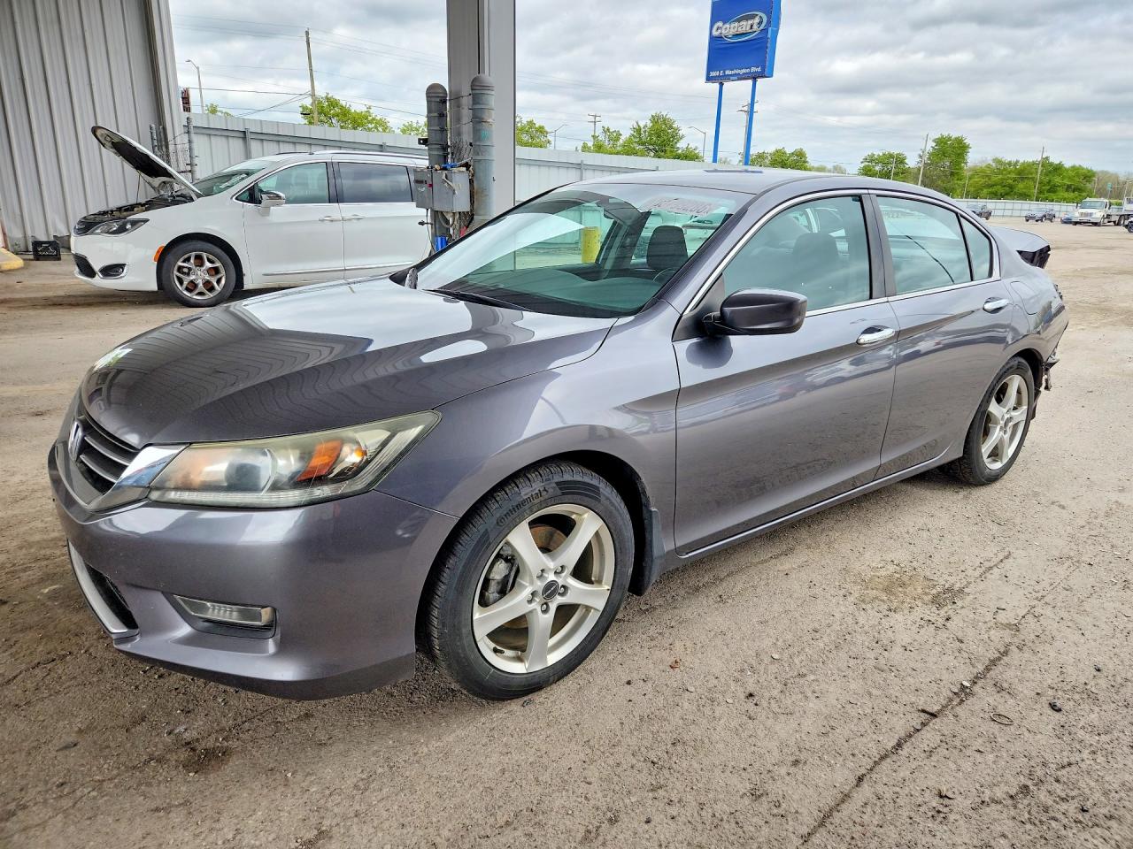 Salvage Honda Accord Image