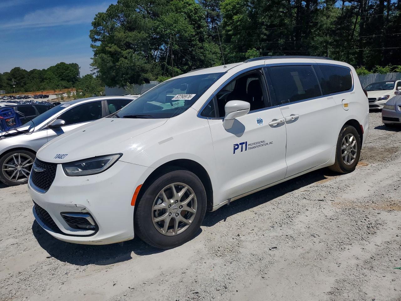 Salvage Chrysler Pacifica Image