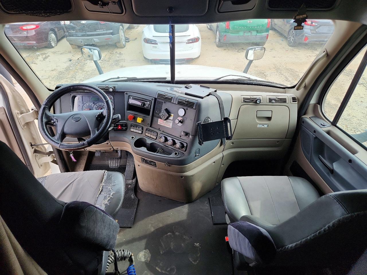 Freigliner Cascadia 125