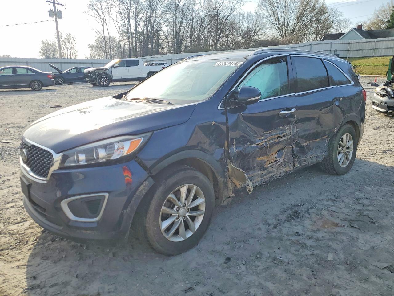 Salvage Kia Sorento Image