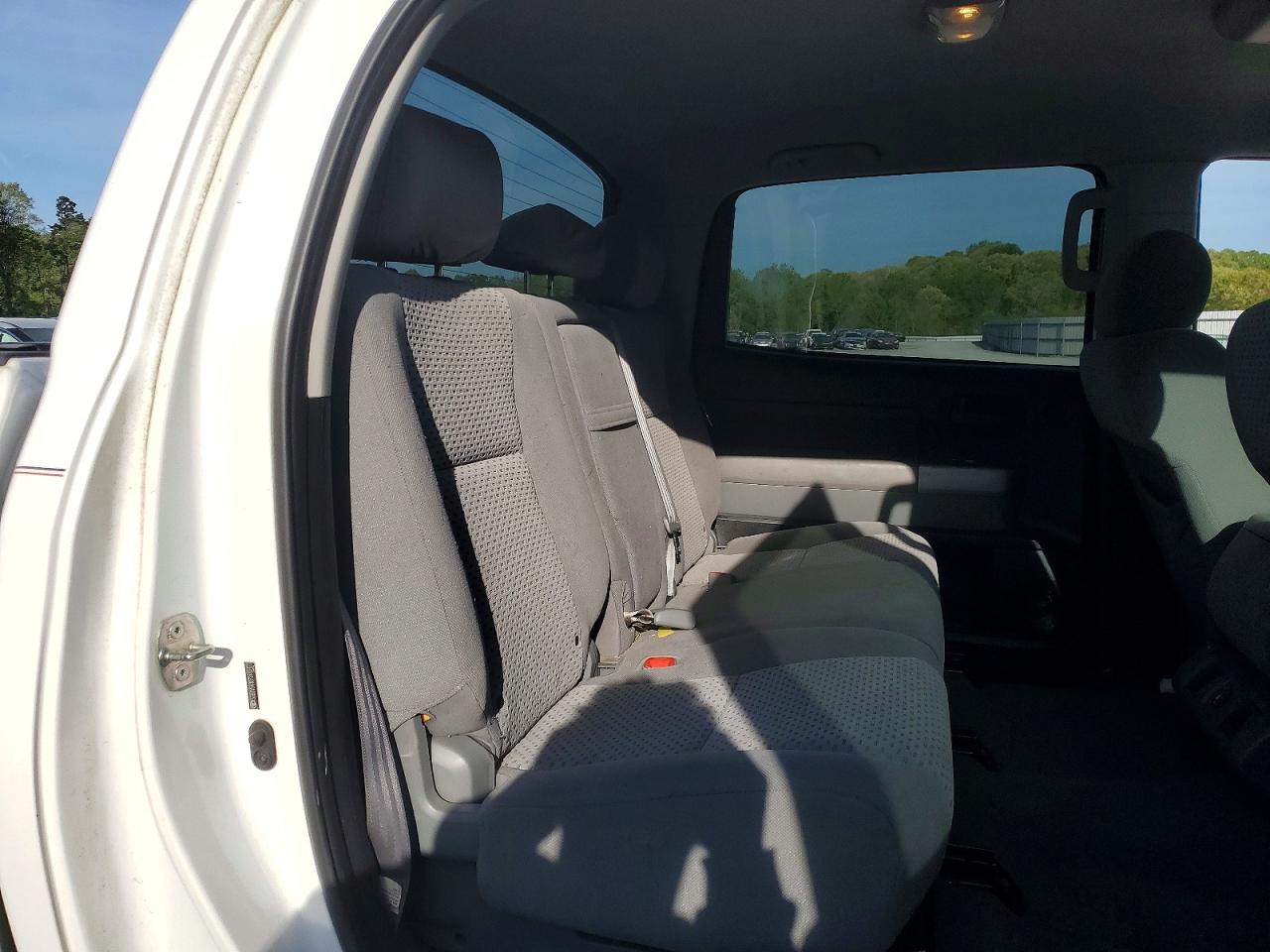 Toyota Tundra Crewmax Sr5
