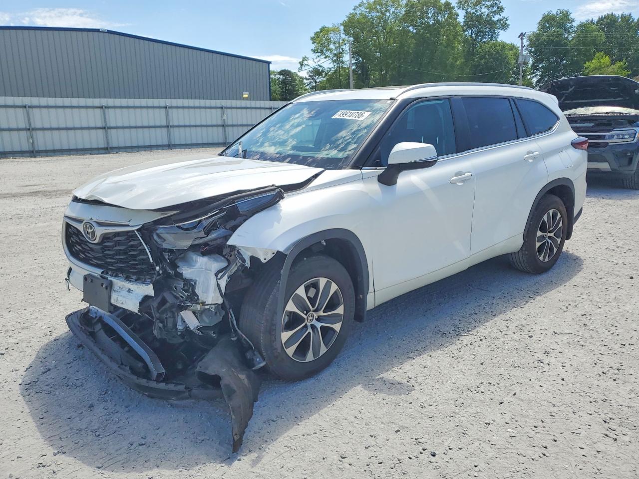 Salvage Toyota Highlander Image