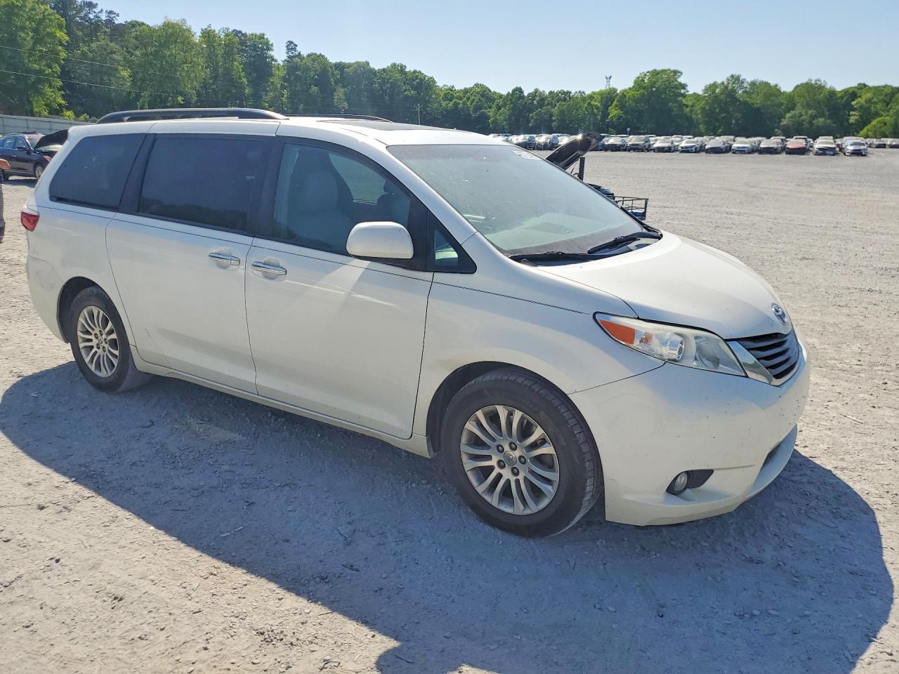Toyota Sienna Xle 8-passenger