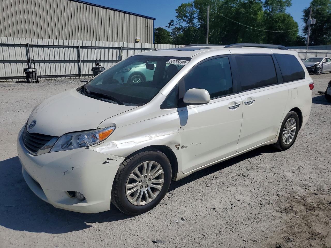 Salvage Toyota Sienna Image