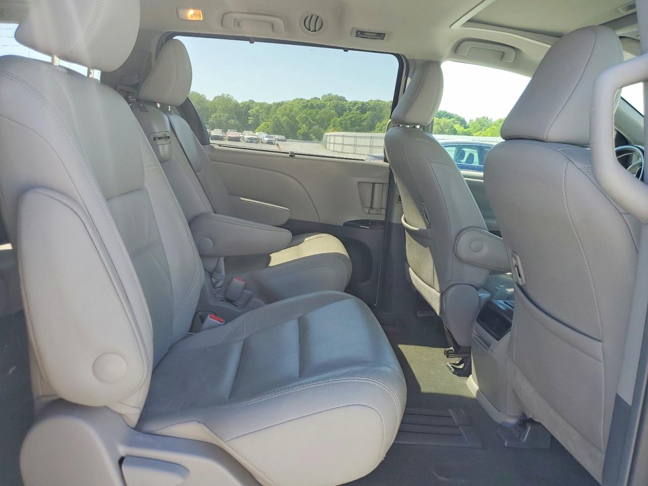 Toyota Sienna Xle 8-passenger