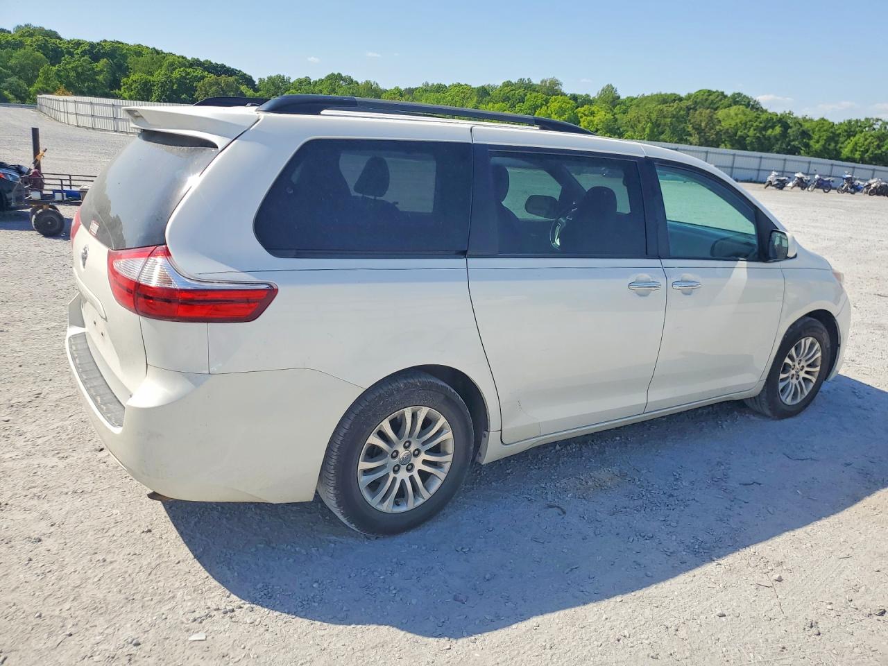 Toyota Sienna Xle 8-passenger